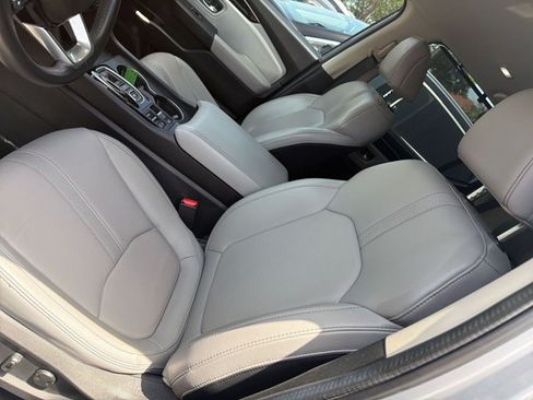 Used 2025 Honda Pilot EX-L image 11