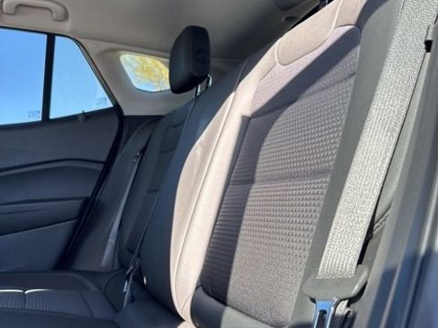 Used 2025 Chevrolet Trax LT w/ LT Convenience Package image 8