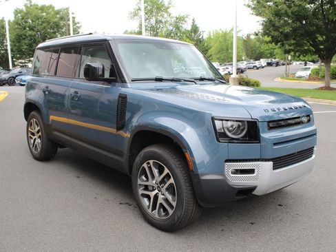 Used 2025 Land Rover Defender 110 S image 9