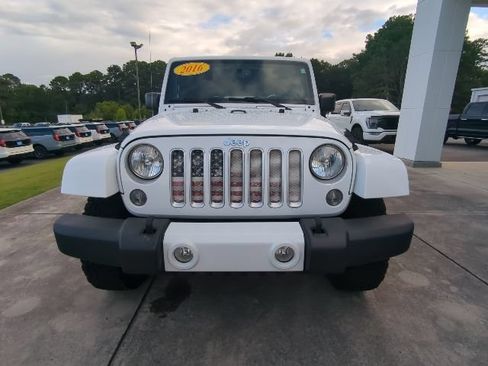 Used 2016 Jeep Wrangler Sahara w/ Connectivity Group AWD/4WD image 2