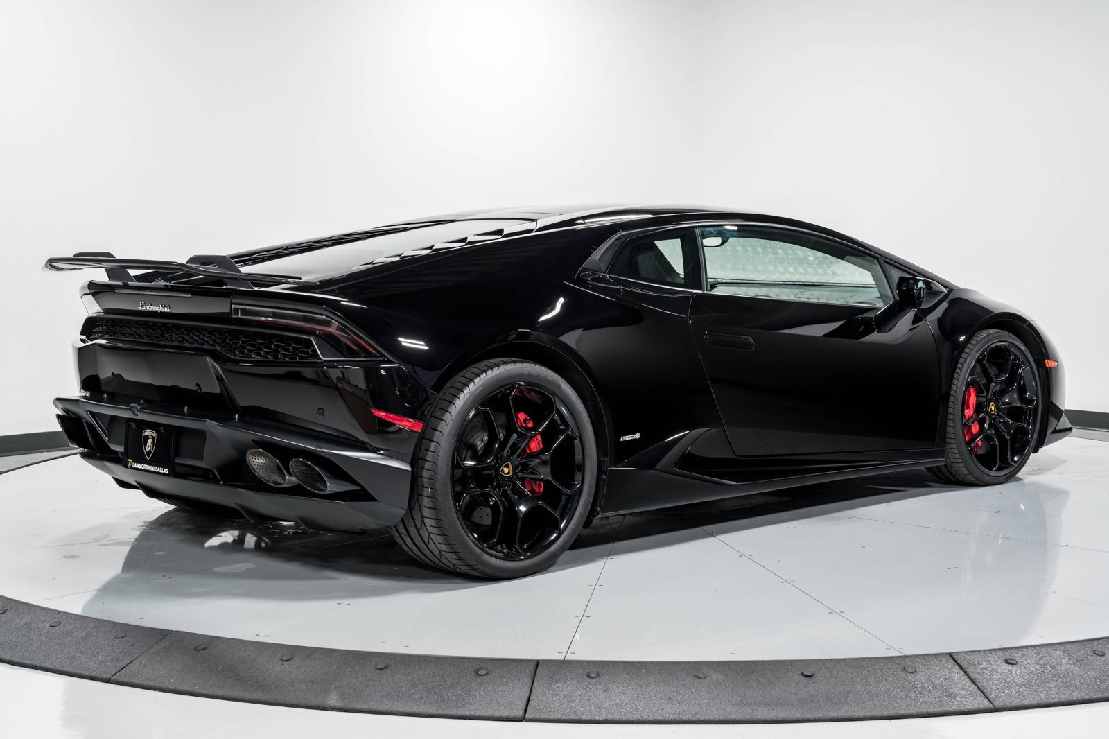 Used 2015 Lamborghini Huracan LP 610-4 AWD/4WD image 3