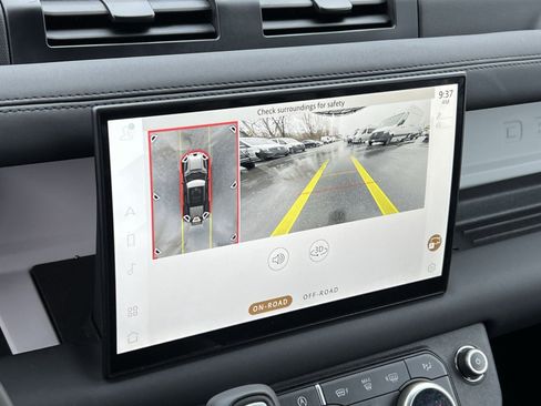 Used 2025 Land Rover Defender 110 S image 17