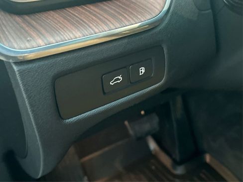 Used 2024 Volvo XC60 T8 Ultimate w/ Protection Package Premier image 38