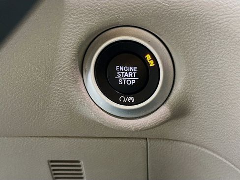 Certified 2024 Chrysler Pacifica Touring-L image 22