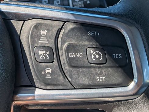 Used 2025 Jeep Wrangler Unlimited Sahara AWD/4WD image 14