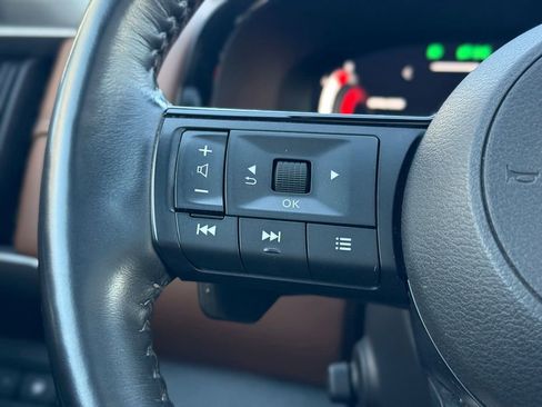 Used 2023 Nissan Pathfinder Platinum w/ Black Appearance Package image 21