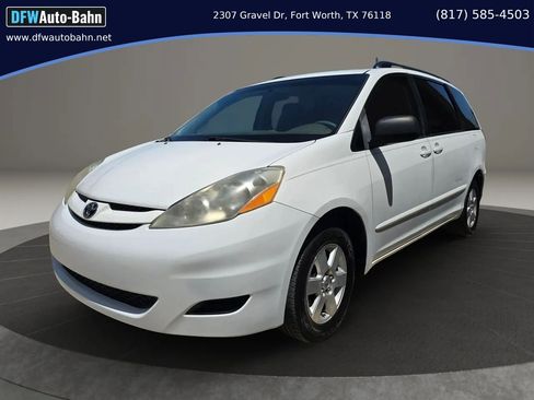 Used 2010 Toyota Sienna LE FWD image 1