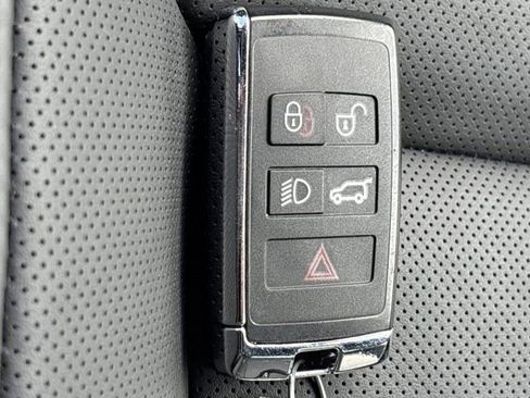 Used 2025 Land Rover Range Rover Sport SE AWD/4WD image 48
