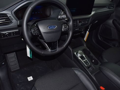 New 2025 Ford Escape SE image 18