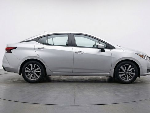Used 2025 Nissan Versa SV FWD image 11