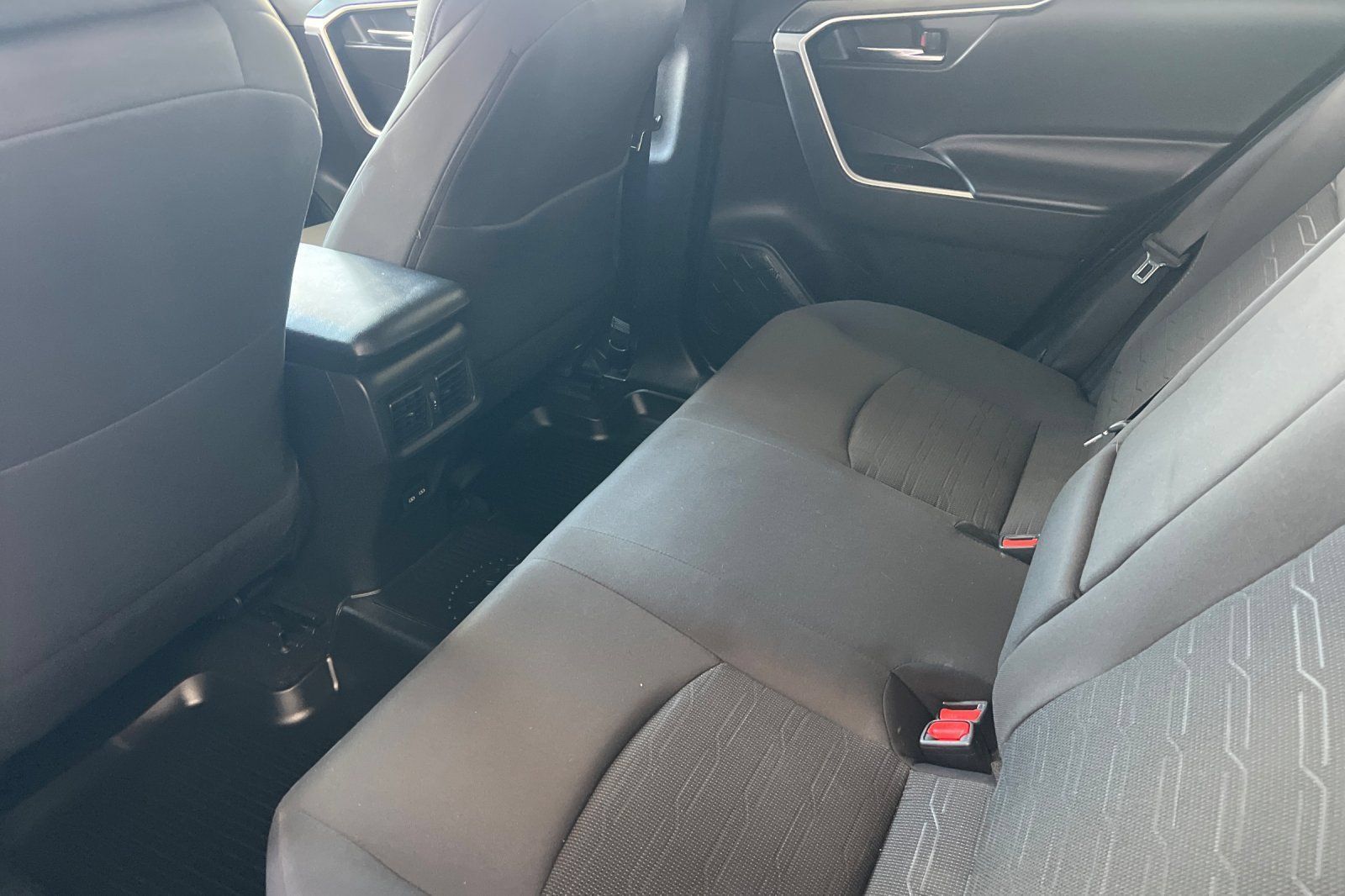 Used 2022 Toyota RAV4 SE w/ Convenience Package AWD/4WD image 9