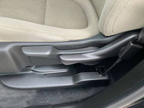 Used 2022 Chevrolet Traverse LS w/ Midnight/Sport Edition image 11