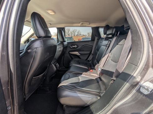 Used 2017 Jeep Cherokee Limited image 13