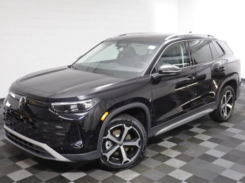 New 2026 Volkswagen Tiguan SE image 2