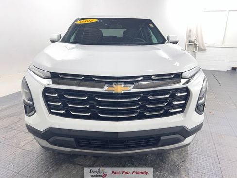 Used 2025 Chevrolet Equinox LT FWD image 2