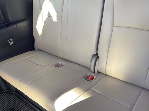 Used 2022 Toyota Highlander XLE image 29