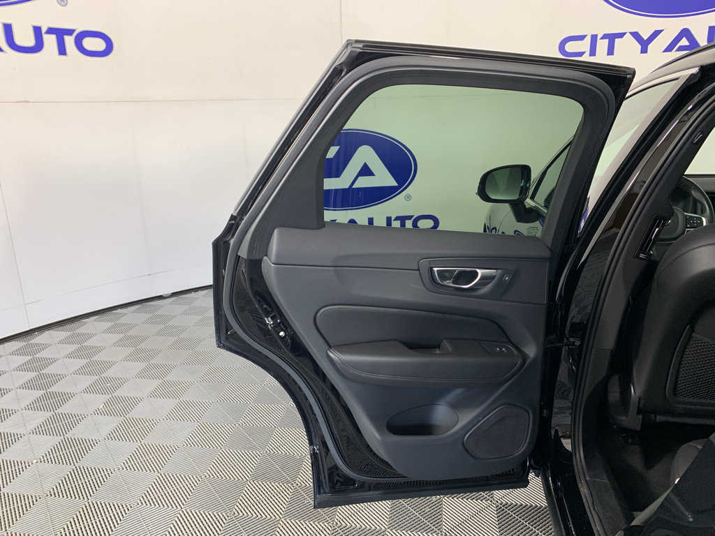Used 2023 Volvo XC60 B5 Core AWD/4WD image 30