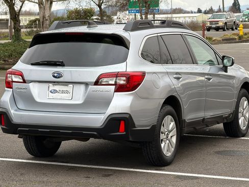 Used 2019 Subaru Outback 2.5i Premium image 4