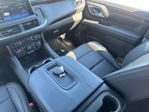 Used 2023 Chevrolet Suburban High Country image 18