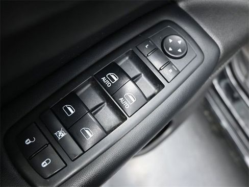 Used 2018 Jeep Grand Cherokee Altitude image 13