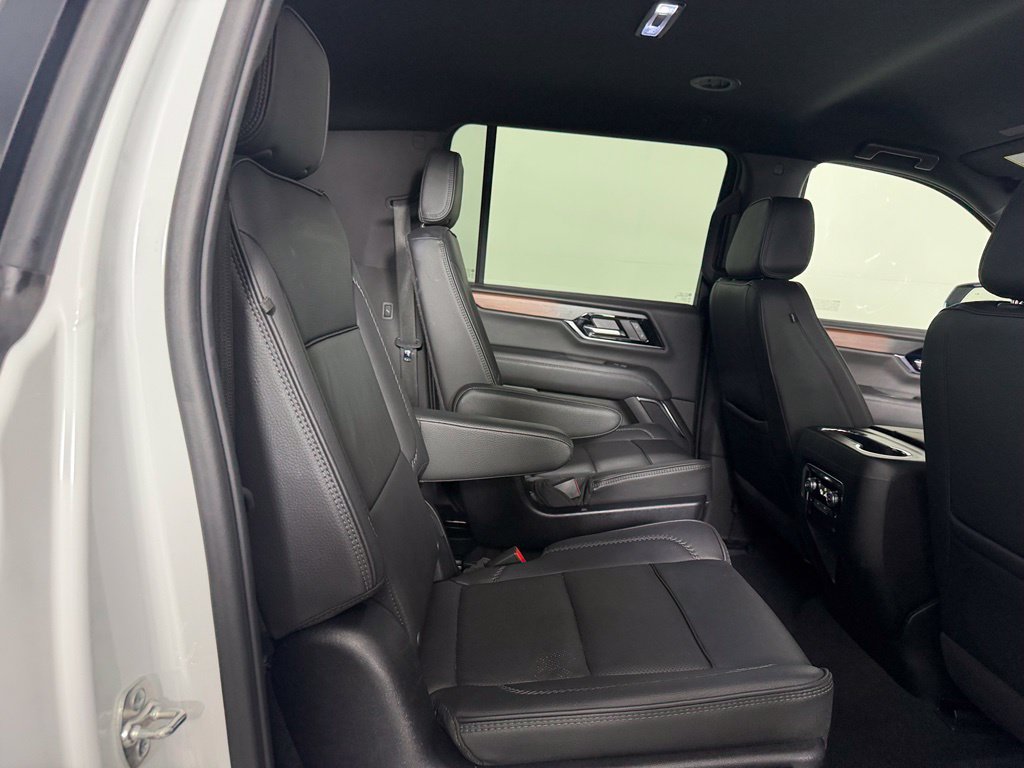 Used 2025 GMC Yukon XL Denali AWD/4WD image 18