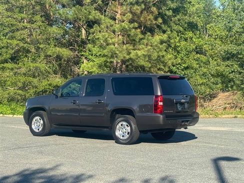 Used 2010 Chevrolet Suburban LT AWD/4WD image 4