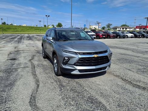 Used 2024 Chevrolet Blazer LT w/ Convenience Package FWD image 4