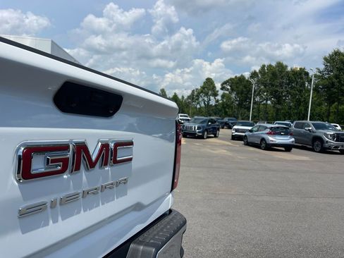 Used 2025 GMC Sierra 2500 Pro w/ Convenience Package image 27