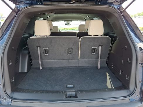 Used 2022 Chevrolet Traverse LS FWD image 31