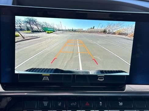 Used 2025 Chevrolet Silverado 2500 LT w/ Convenience Package image 29