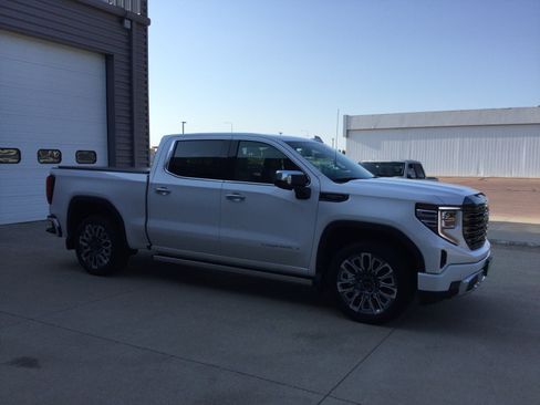 Used 2023 GMC Sierra 1500 Denali Ultimate AWD/4WD image 4