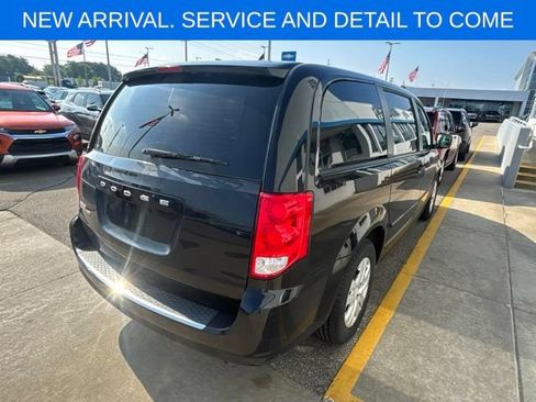 Used 2015 Dodge Grand Caravan American Value Package w/ UConnect Hands-Free Group FWD image 8