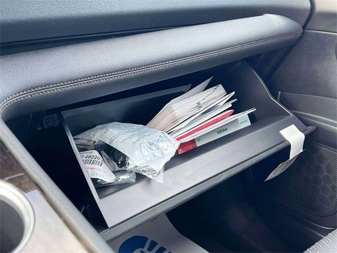 Used 2025 Toyota Sienna Platinum image 34