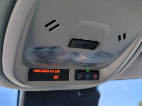 Certified 2025 Chevrolet Trax LT FWD image 21