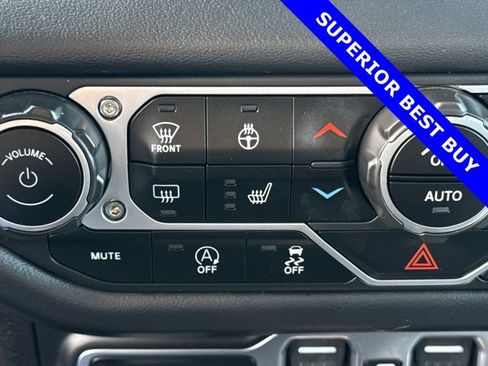 Used 2025 Jeep Wrangler Unlimited Sahara AWD/4WD image 16