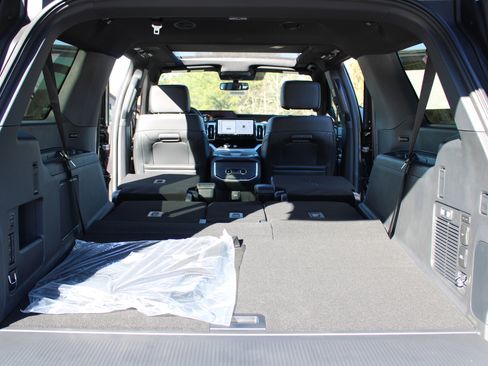 New 2025 Ford Expedition Max Platinum w/ Stealth Performance Package image 17