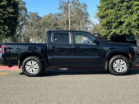 Used 2023 Nissan Frontier SV w/ Tow Package image 3