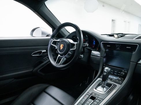 Used 2018 Porsche 911 Carrera RWD image 9