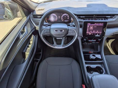 New 2025 Jeep Grand Cherokee L Laredo w/ Luxury Tech Group I image 17