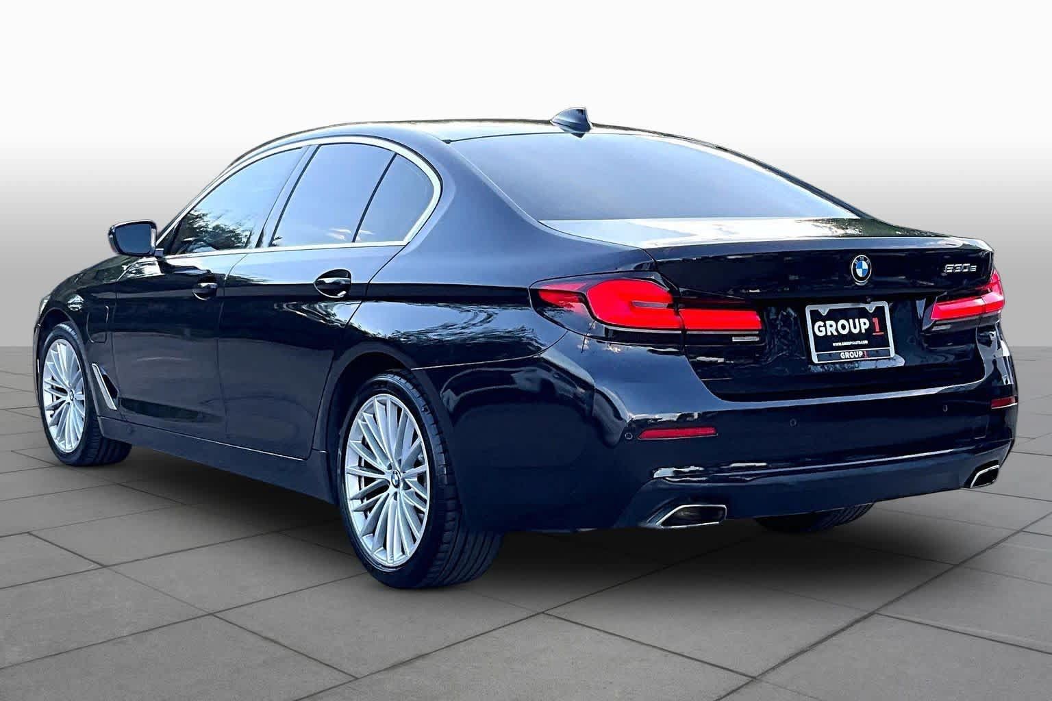 Used 2021 BMW 530e w/ Premium Package RWD image 12