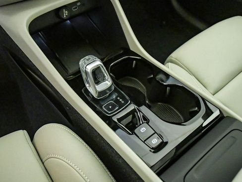 New 2026 Volvo XC40 B5 Plus w/ Protection Package Premier image 20