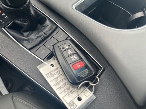 Used 2019 Toyota Avalon XLE w/ Moonroof Package image 23