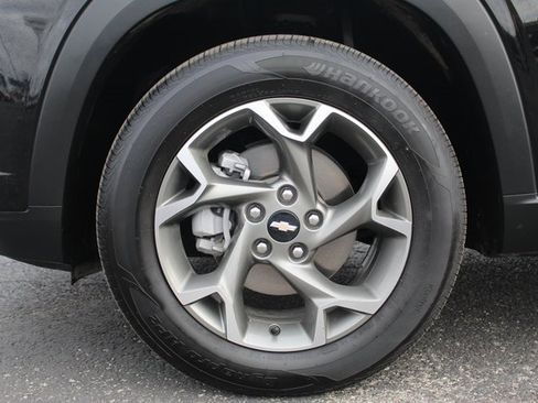 Used 2025 Chevrolet Trax LT w/ LT Convenience Package image 5