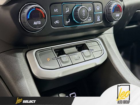 Used 2023 GMC Acadia SLE AWD/4WD image 18