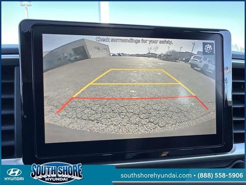 Certified 2021 Hyundai Venue SEL w/ Premium Package image 28