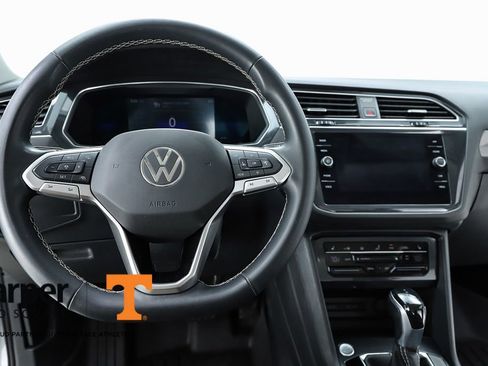 Used 2022 Volkswagen Tiguan SE image 58