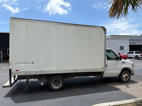 Used 2016 Ford E-350 and Econoline 350 Super Duty RWD image 9