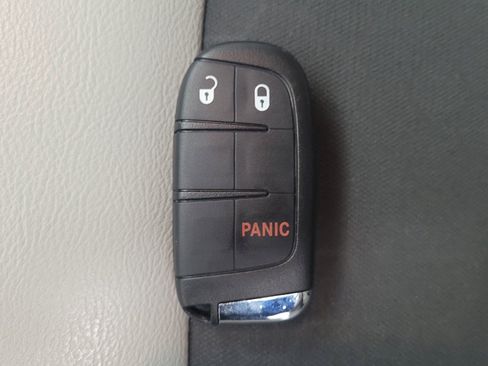 Used 2019 Jeep Compass Latitude w/ Popular Equipment Group FWD image 32