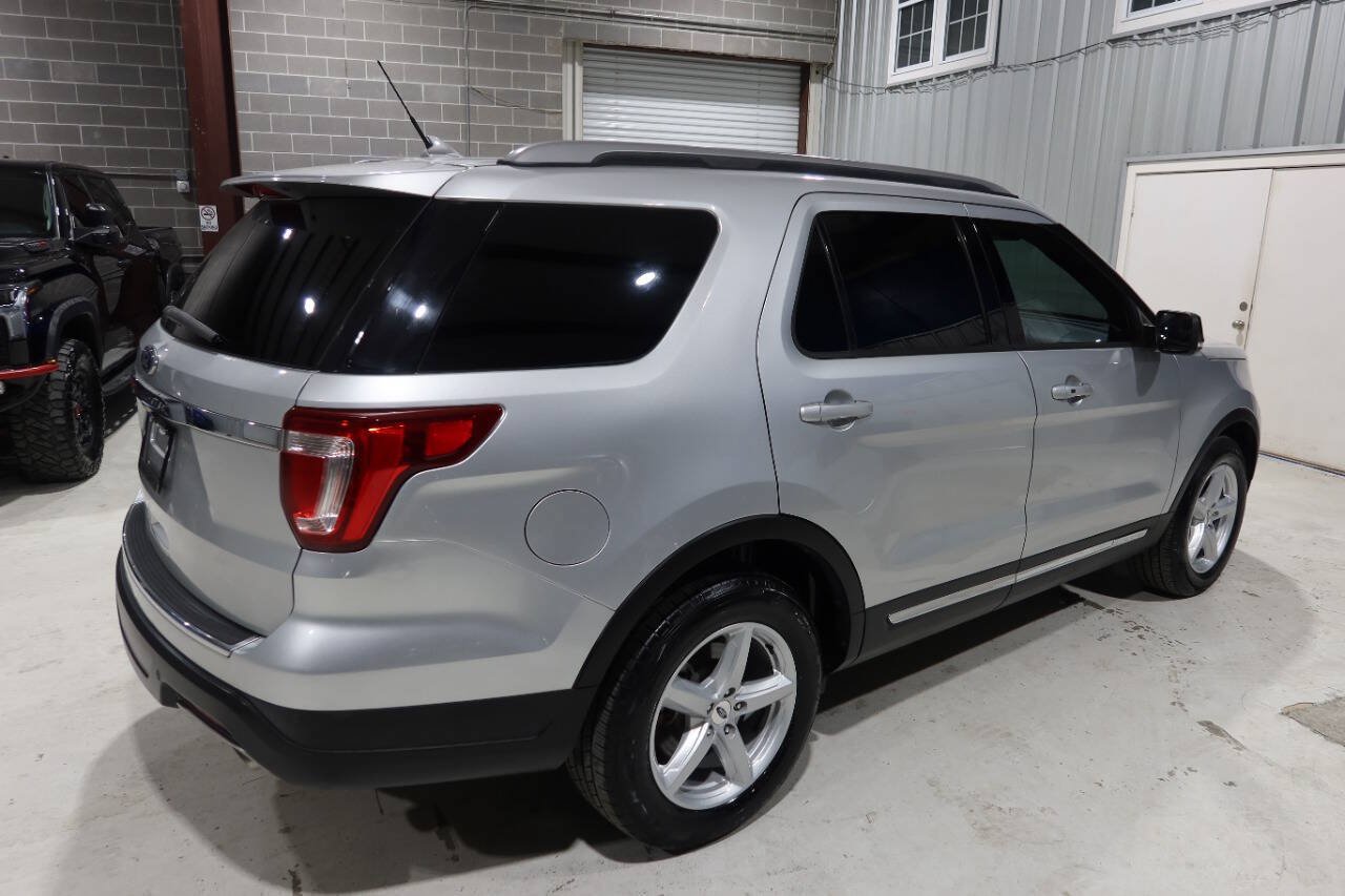 Used 2018 Ford Explorer XLT w/ Equipment Group 201A FWD image 5