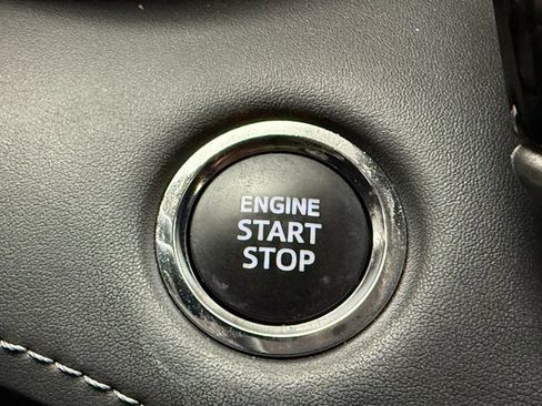 Used 2023 Toyota Highlander L image 14